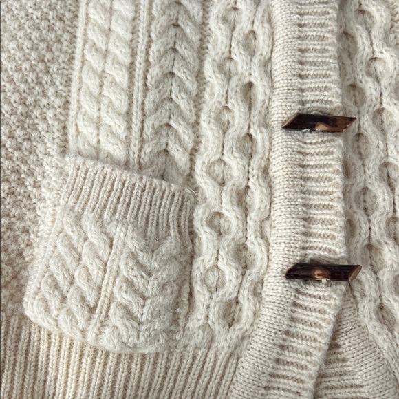 Vintage Women’s CARRIAG DONN 100% Pure Wool Ireland Cream* Vest - Picture 4 of 6